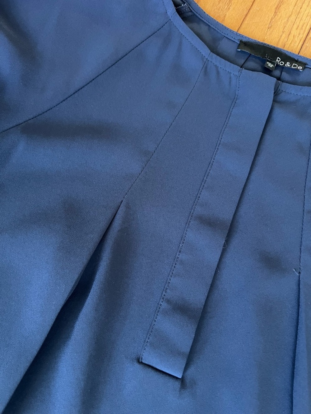 Ro & De Navy Short-Sleeve Pleated Blouse XS - Picture 4 of 9